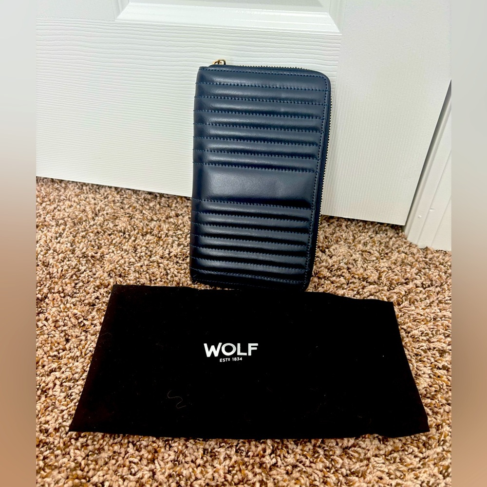 Wolf leather jewelry case. Brand new.